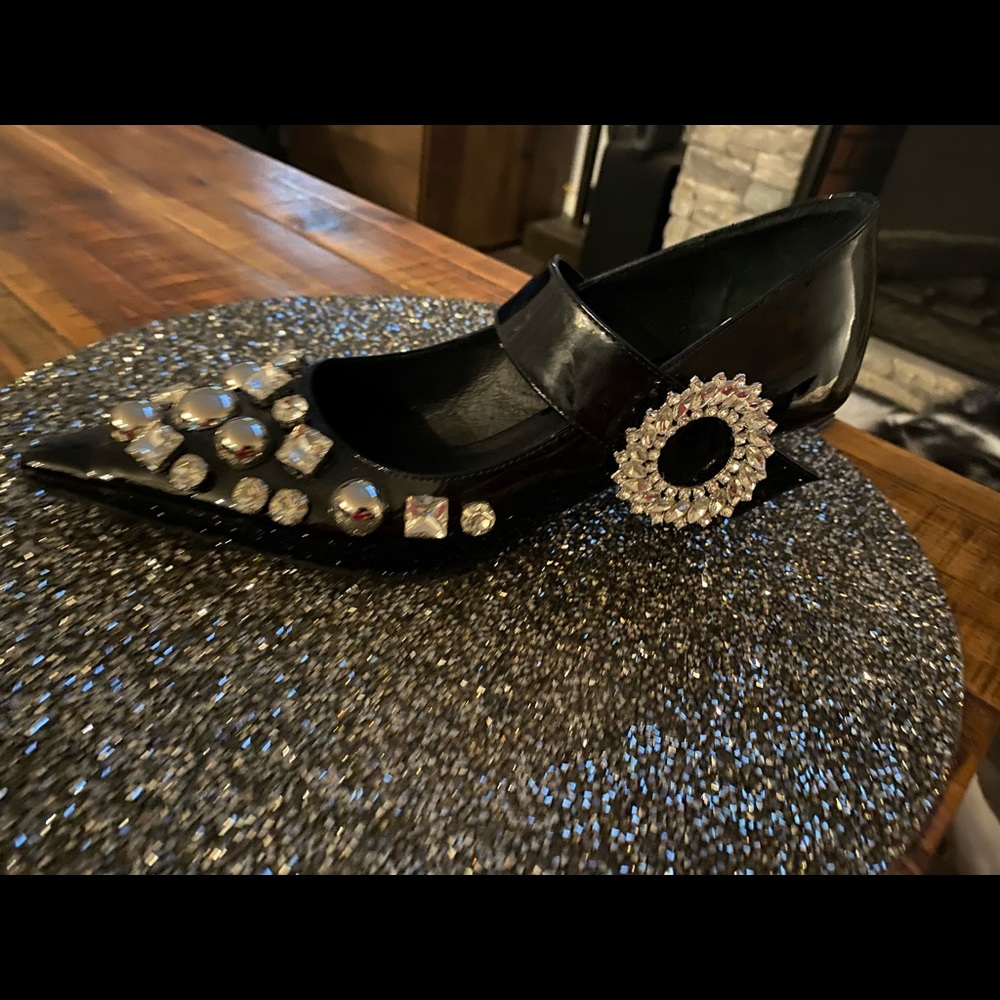 Never used beautifull very comfy and elegance